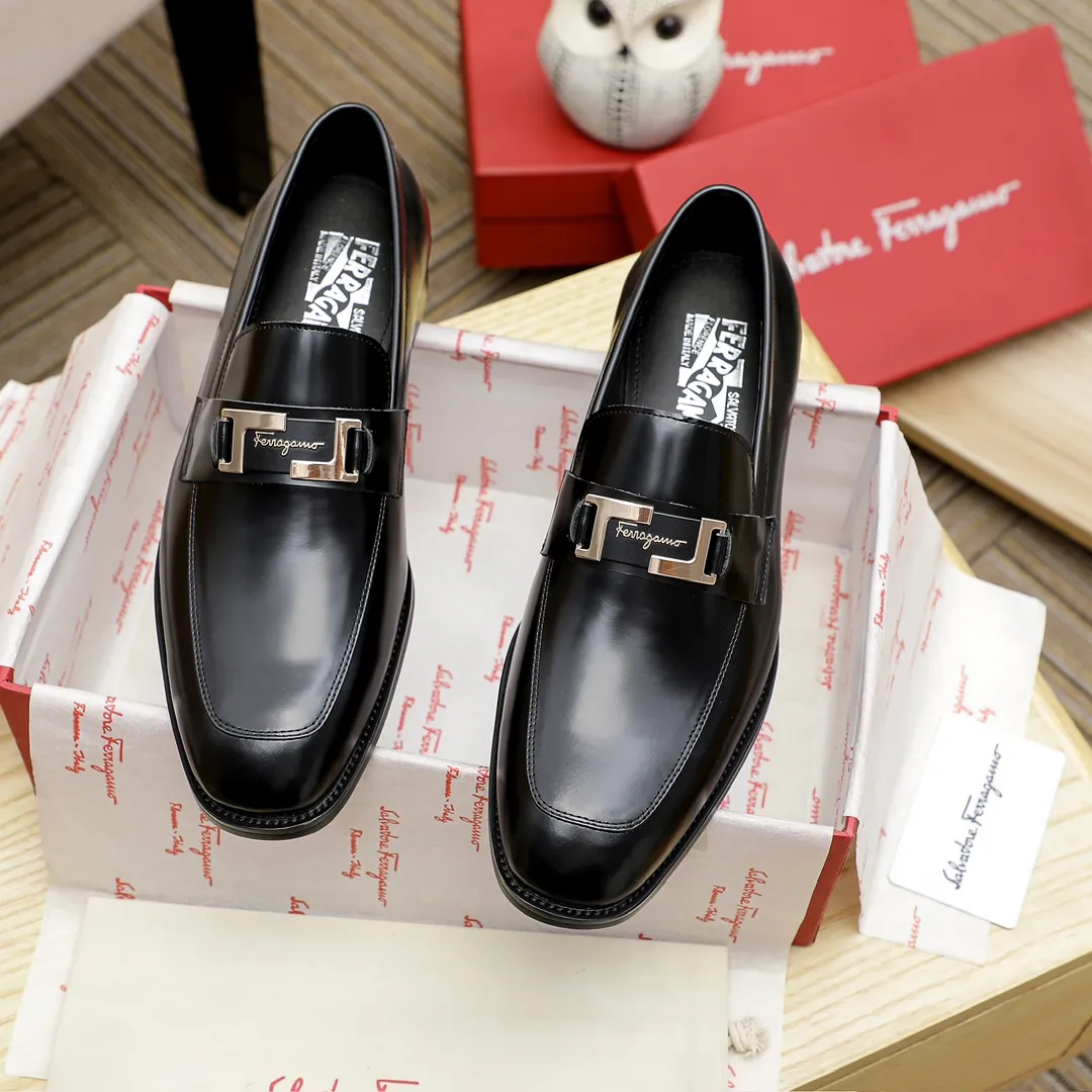 Factory price 460 🔥Ferragamo's new men's casual slip-on shoes🇨🇳Official website original 1:1 mold opening, original quality💯Fine workmanship, high-end luxury☘The upper is made of imported Italian first-layer cowhide🌴Water-dyed🐂Leather lining🍓Rubber wear-resistant and non-slip outsole, breathable and comfortable to wear🍍The first choice for high-grade men, black is optional! Code number 38-44 (45.46. Can be customized)